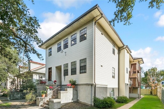 Building Photo - 2229 Napoleon Ave