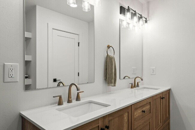 Building Photo - "Renovated 4-Bedroom in Rocky Bayou Estates!"