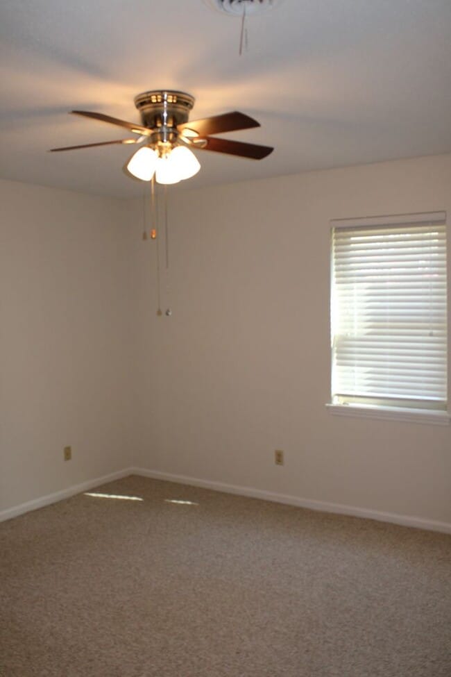 Building Photo - 3 Bedroom 2 Bath W/ Garage Hephzibah!