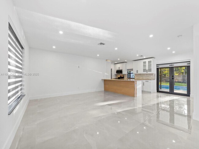 Building Photo - 19850 Franjo Rd