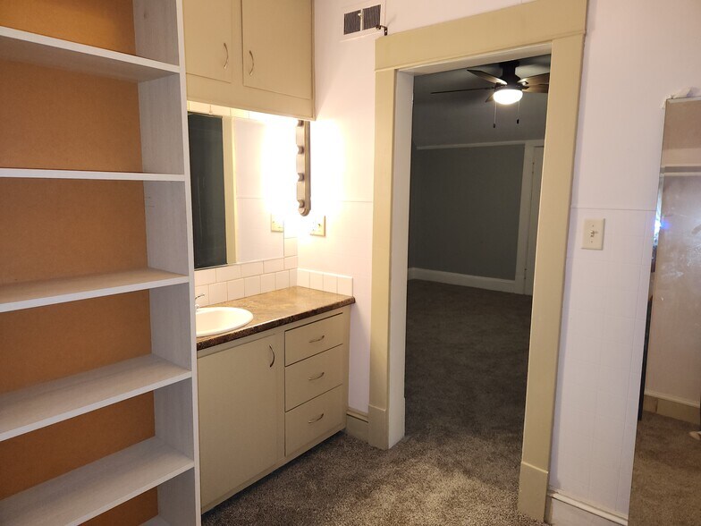 Building Photo - 614 Isabella St