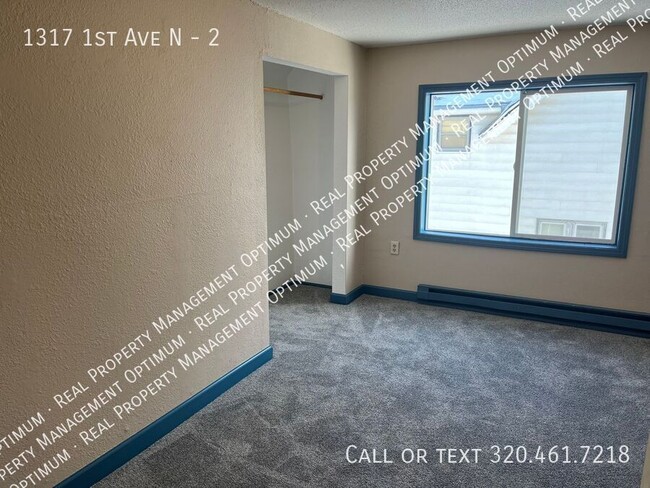 Building Photo - 3 Bedroom 1 1/2 Bath Upper Level Duplex in...