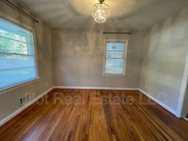 Building Photo - 2855 Monticello Pl