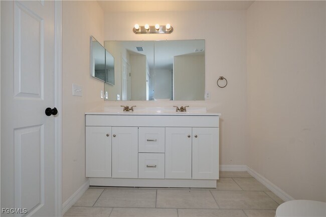 Building Photo - 402 SE 1st Terrace