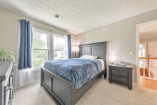 Building Photo - 520 Sonnet Way