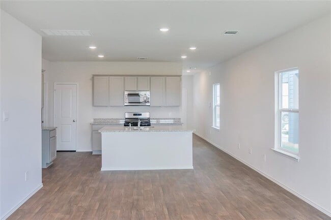 Building Photo - 361 Sandringham Lp