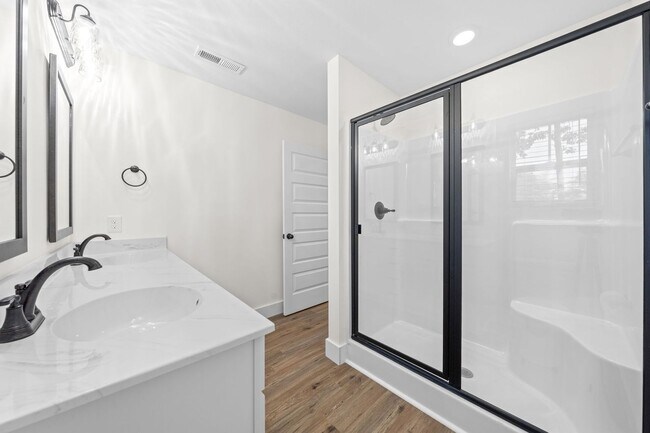 Building Photo - Pet Friendly Four Bedroom with Basement!