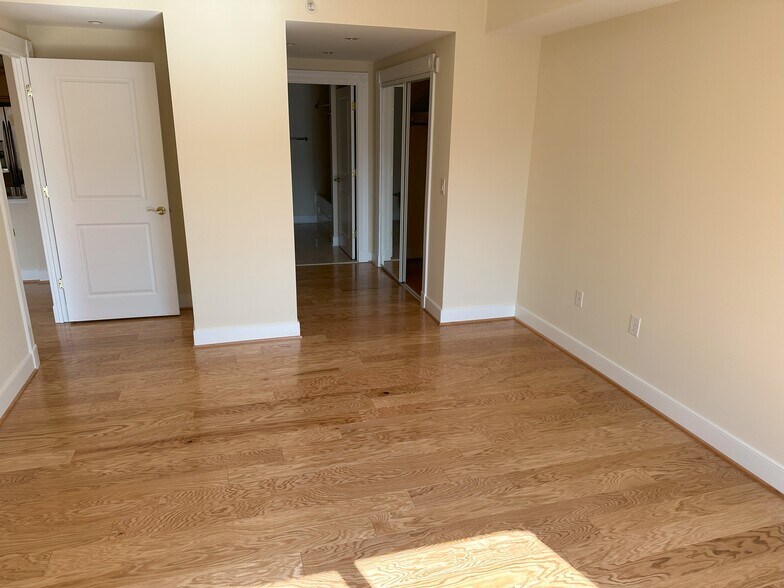 Primary Bedroom 2 - 5 Park Pl