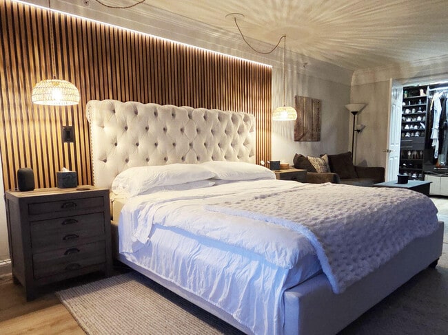 Building Photo - 1515 N Van Buren St