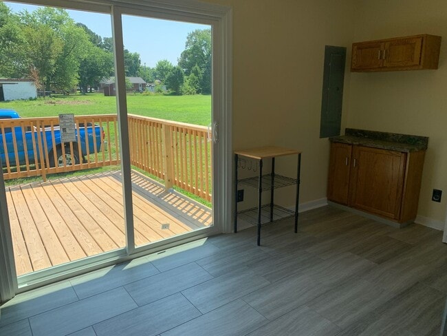 Building Photo - Quaint 3 Bedroom, 2 Bath Home in Montrose!