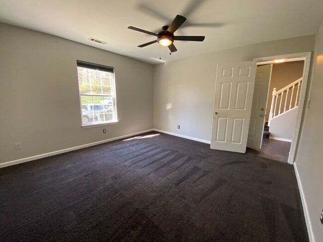 Building Photo - Now Available - 2 Bed 2 Bath House in Brit...