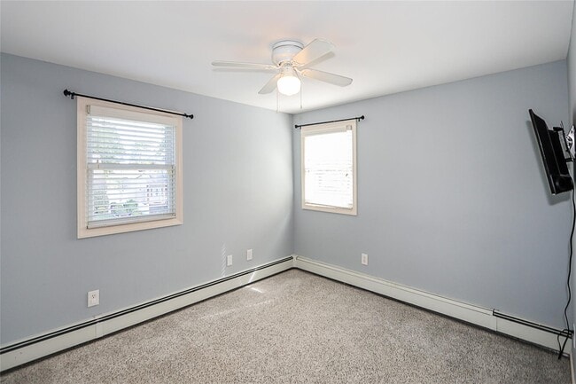 Building Photo - 24 Mead Ln