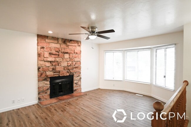 Building Photo - 6492 Fernbrook Dr