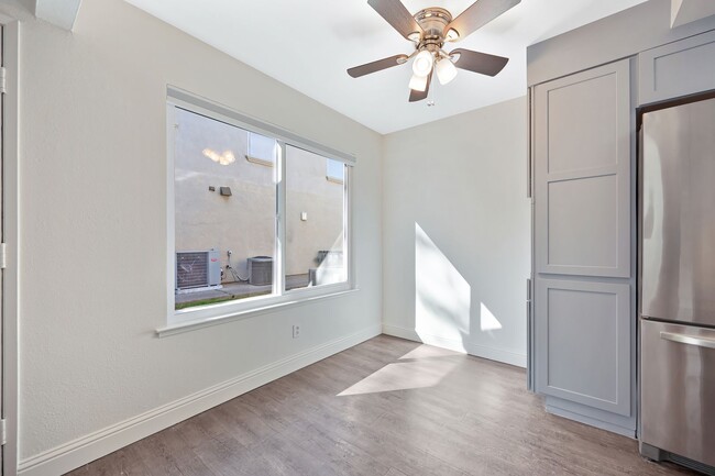 Building Photo - Beautifully Updated 2 Story Unit