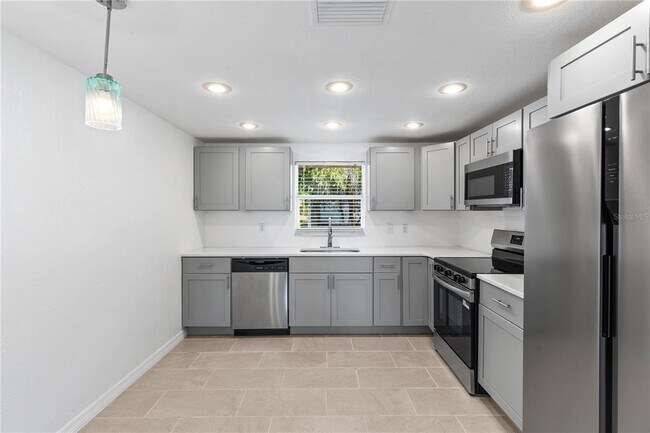 Building Photo - 8623 Parkway Cir