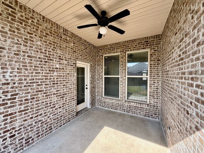 Building Photo - Spacious 3BR Corner-Lot Home in Reserve at Conway