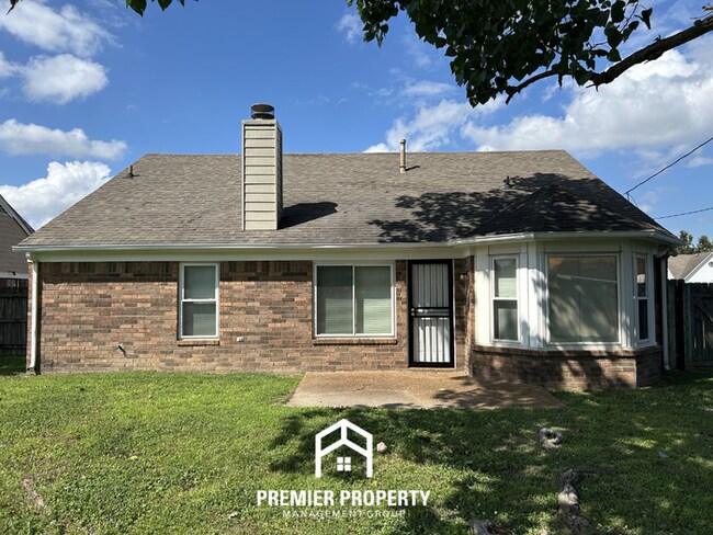 Building Photo - Charming 3BR/2BA Near Southwind | High Ceilings, Hardwood Floors & 2-Car Garage