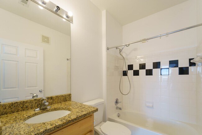 Building Photo - 3 level 2 BR 2BA condo in Fairfax Ridge