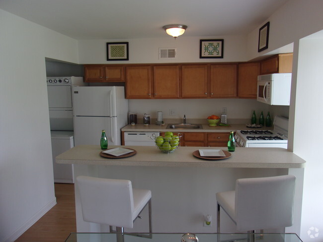 Kitchen - Cavalier Country Club Apartments