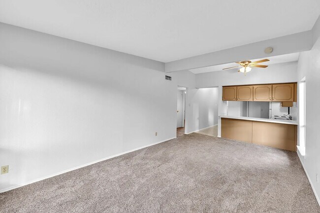 Building Photo - 803 Oakland St