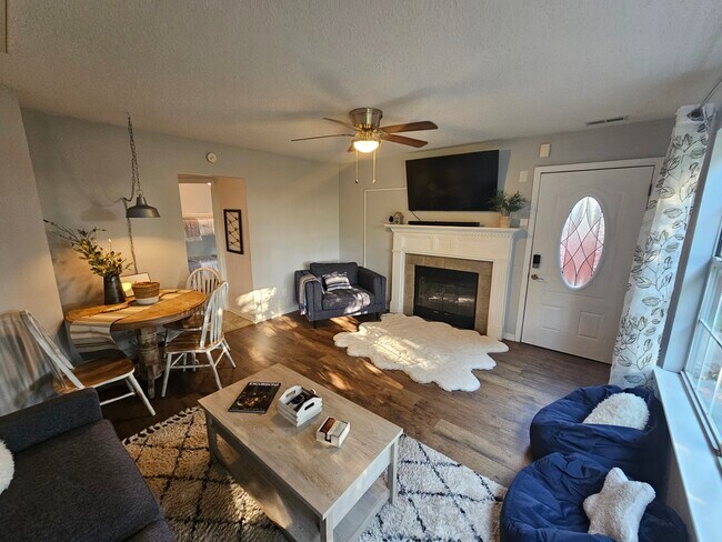 Building Photo - 104 Timberwood Ln