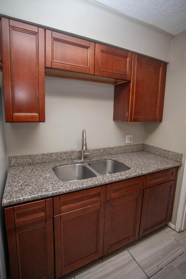 Building Photo - 111 Limoges St