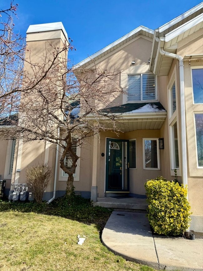 Building Photo - Townhouse within Walking Distance of Downtown Sugarhouse