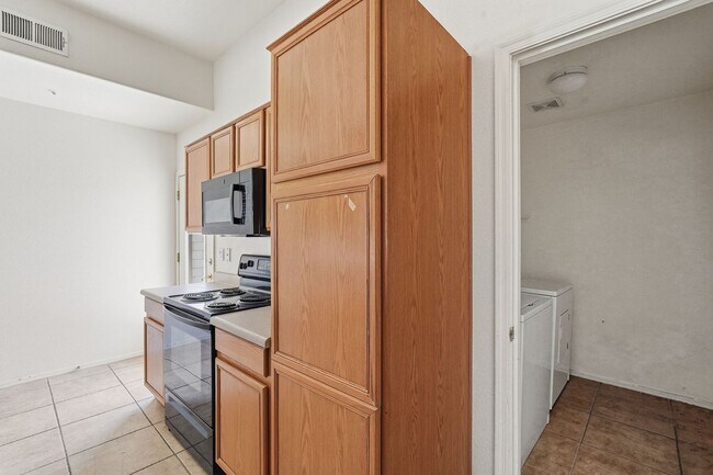 Building Photo - Gated Community, close to 101 and Arrowhead!