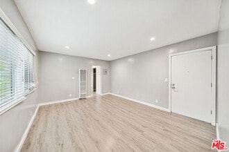 Building Photo - 252 S New Hampshire Ave