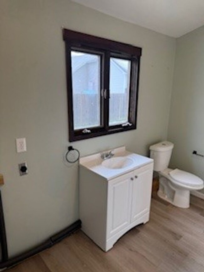 Building Photo - 3 bedroom/ 2 bathroom house for rent in Ci...