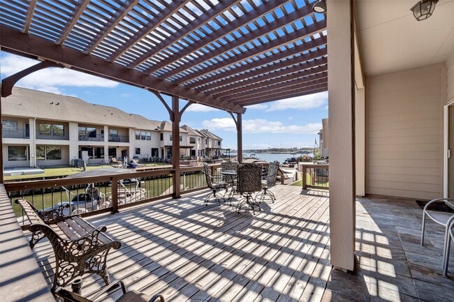 Building Photo - 356 Old Aqua Landing W