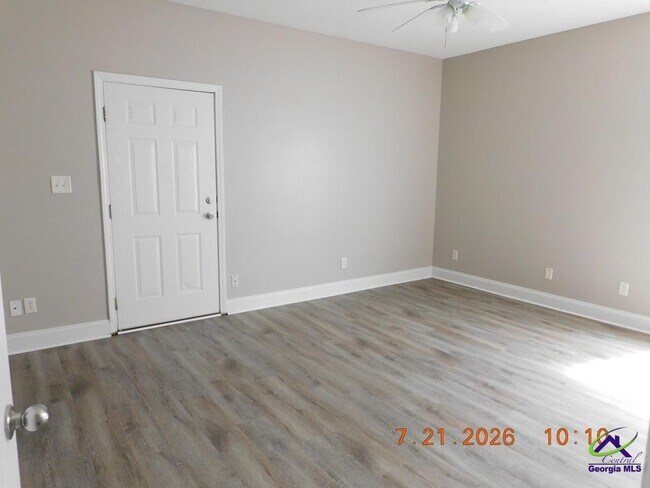 Building Photo - 506 Club Villa Court