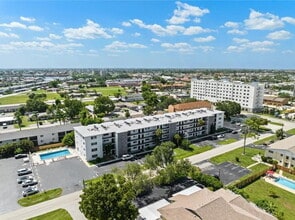 Building Photo - Move-In Ready 55+ Condo | 2BR/2BA | Granite Kitchen | Cape Coral