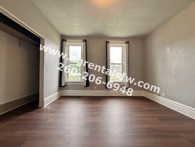 Building Photo - 825 Eckart St