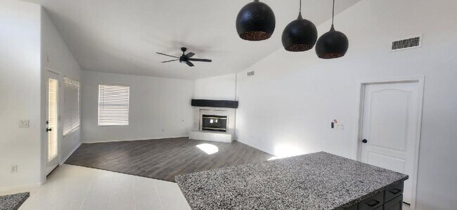 Building Photo - Charming and beautiful newly remodeled Gilbert home!!