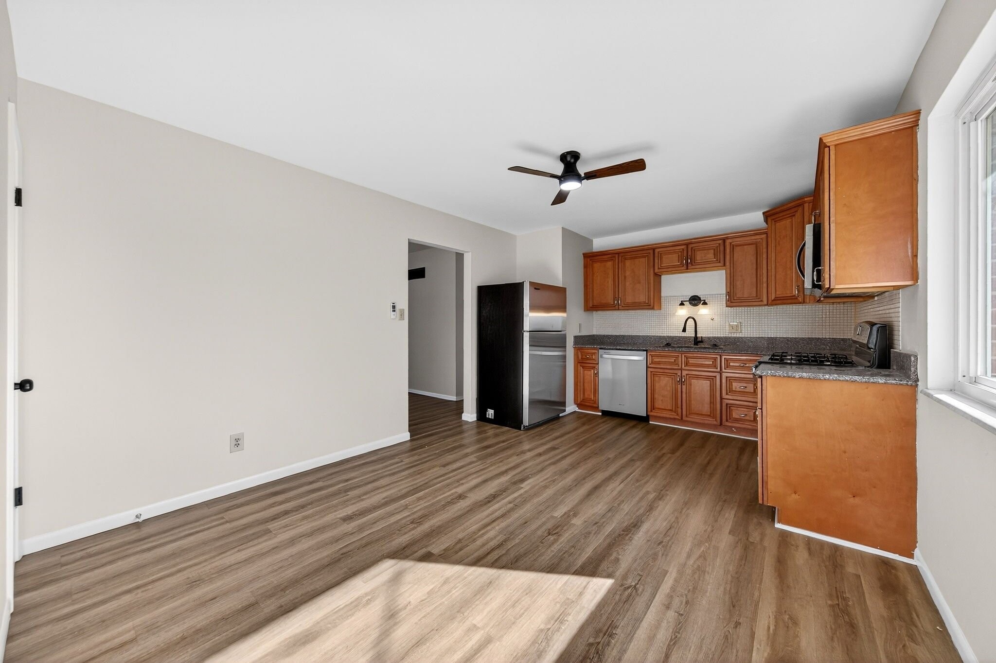 Building Photo - 3253 Greenbridge Dr