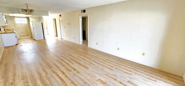 Building Photo - Best 55+ Complex in Merritt Island 3/2 open floor plan.