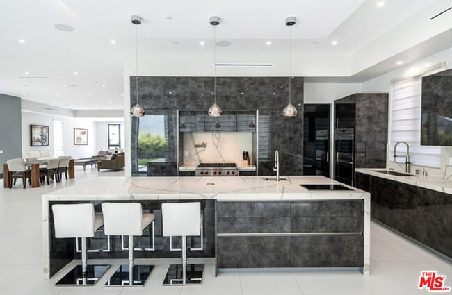 Building Photo - 2122 Castle Heights Ave