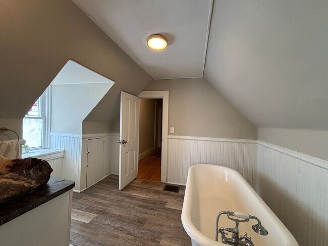 Building Photo - Single Family Home In The Park Ave Neighborhood!