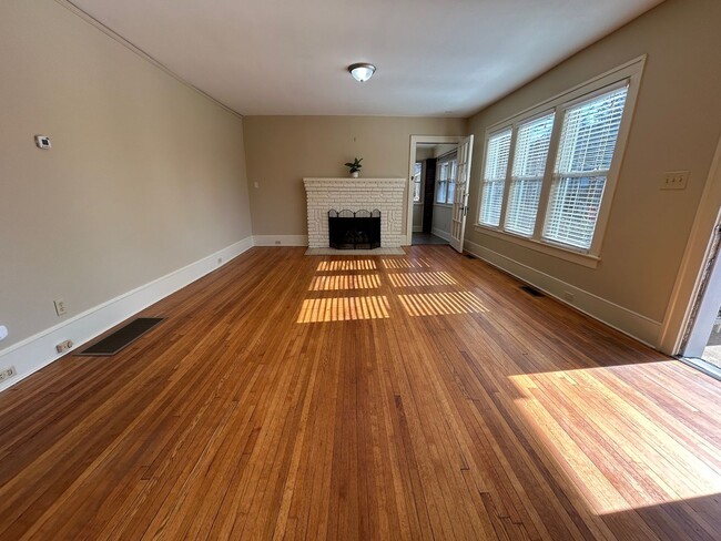 Building Photo - Central AVL - Beautifully Restored and Updated Apartment