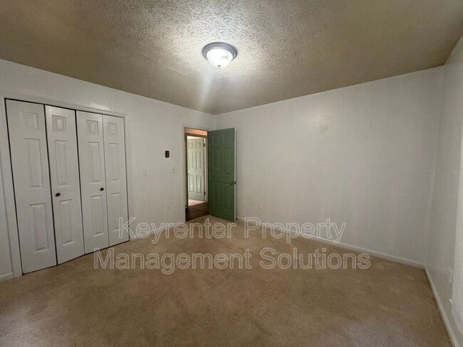 Building Photo - 907 Ladd Rd