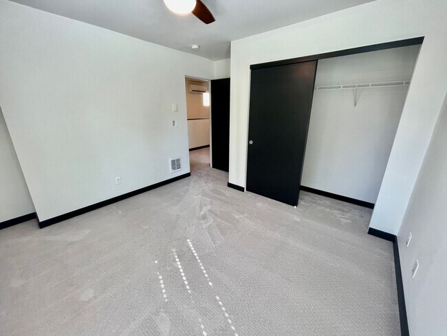 Building Photo - ** HALF MONTH'S FREE RENT **Modern 3bd/2.5...