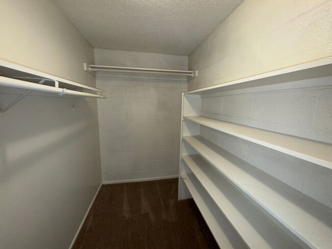 Building Photo - 1 Bedroom Condo close to the Strip and UNLV