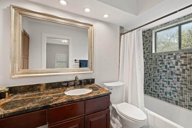 Building Photo - 4711 Spicewood Springs Rd