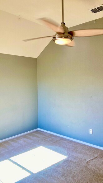 Building Photo - 340 Turquoise Dr