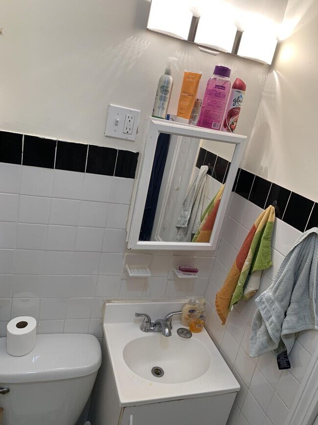 Building Photo - 4bed 1.5bath in Somerville is available in 9/1