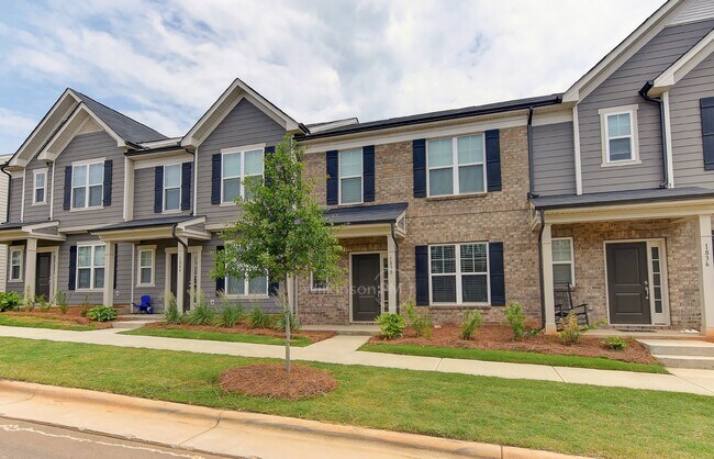 Primary Photo - Beautiful 3BD/2.5BTH Townhouse with Commun...