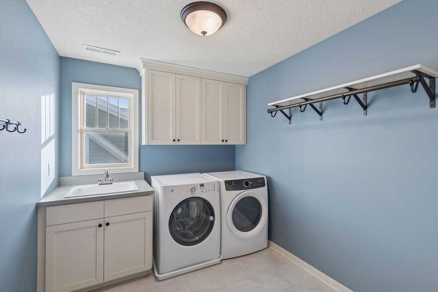 Building Photo - 14246 Garden Way N