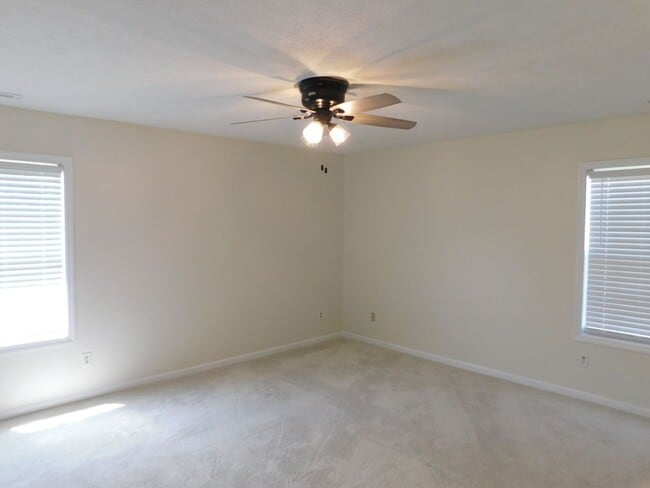 Building Photo - Great Family Home!