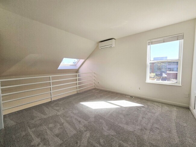 Building Photo - Bright 1-bedroom loft in the heart of Boulder- Available Now